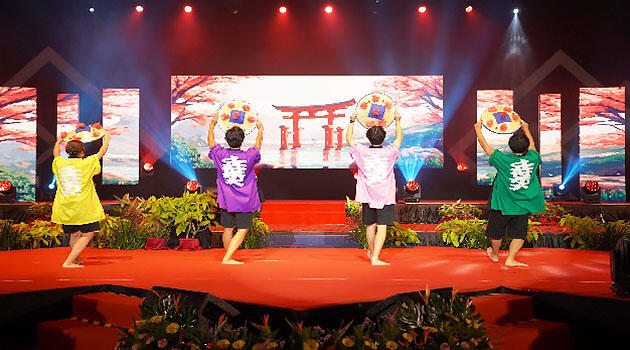 花笠音頭の演舞披露